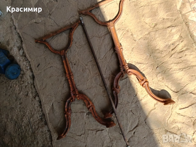 Чугунена стойка за маса