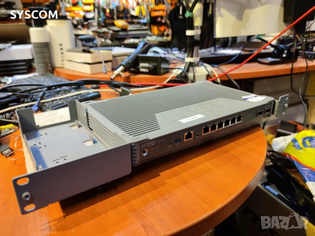 Защитна стена/рутер Juniper SRX300 Network Security Firewall, снимка 6 - Рутери - 52299306