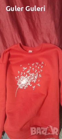 червена блуза с дълъг ръкав 