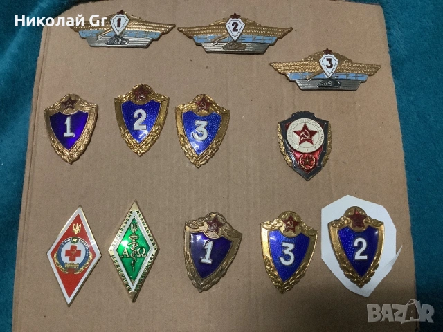 Значки  отличен състояние бронз емайл  цена за брой