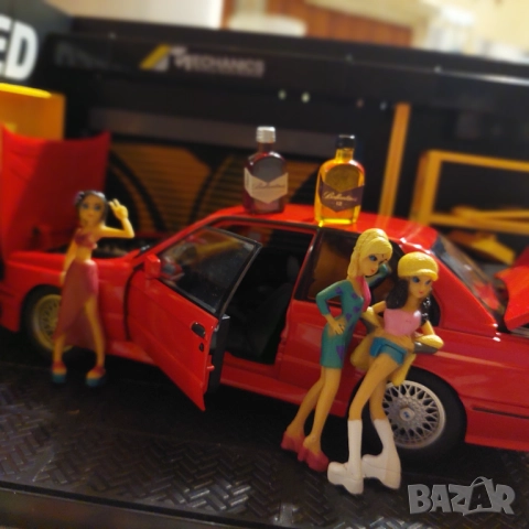 1/24 BMW e30 с 3 момичета 2 бутилки балантайс и сервиз , снимка 7 - Колекции - 51884182