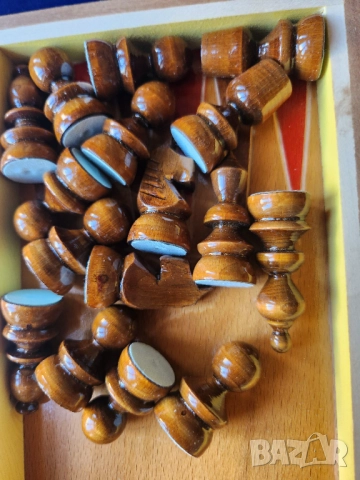 шах - голям ( и табла) р-р 48х48см, пирографиран р-р 34х34 см и лакиран красив, к-ти с фигури/пулове, снимка 14 - Шах и табла - 52583035