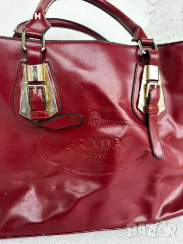 Дамска кожена чанта Prada, снимка 2 - Чанти - 49238625