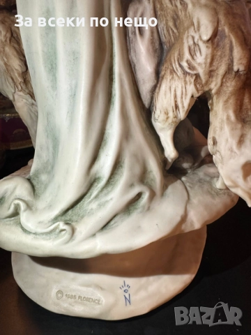 “Florence”Figurine Lady With Greyhounds Код P1740, снимка 8 - Декорация за дома - 52980439