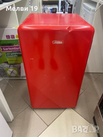 Хладилник Midea Ретро дизайн, цвят червен, снимка 1 - Хладилници - 46031917