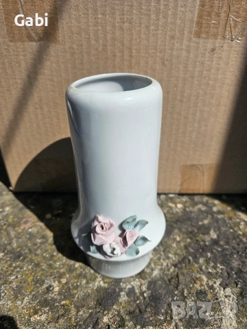 Порцеланова ваза с 3D флорална декорация – Ръчна изработка, снимка 2 - Антикварни и старинни предмети - 53899842