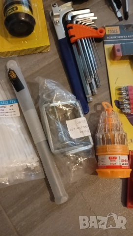 комплект инструменти отвертки клещи битове гаечен ключ гарги свредла скоби ролетка, снимка 15 - Други инструменти - 52687741