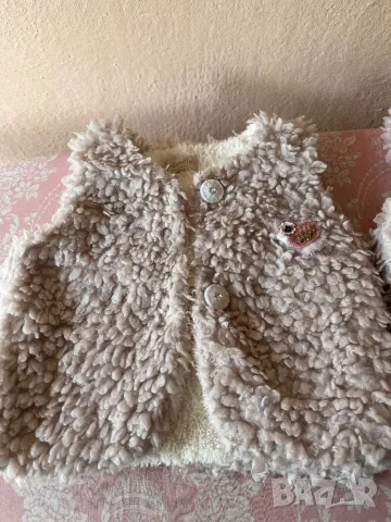 Детско елече , снимка 2 - Детски якета и елеци - 49990346