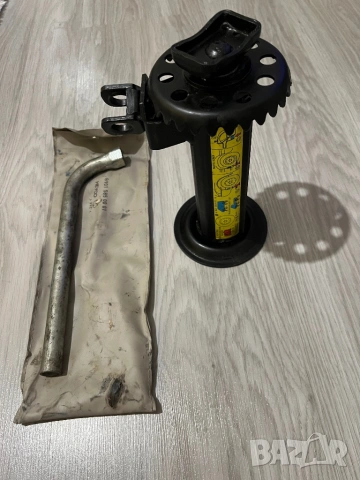 Крик и скоба за резервна гума Mercedes Sprinter 1996 - 2001