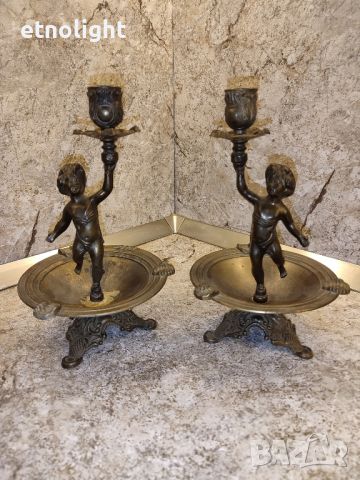Комплект уникални старинни месингови свещници с пепелник с фигурки ангелчета ( момченца)