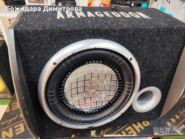 Бас каса за кола с вградено стъпало 