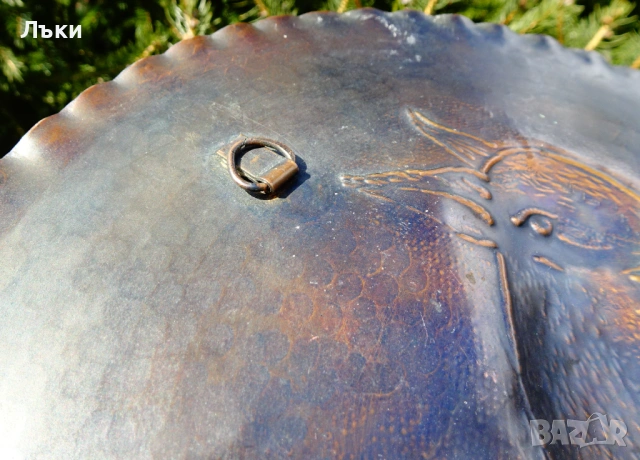 Медна чиния за стена,пано с релефна катеричка. , снимка 5 - Антикварни и старинни предмети - 53659982