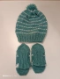 Ръчно плетен детски комплект – шапка и чорапи, снимка 4
