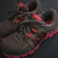 Дамски маратонки Nike в розово и сиво, снимка 2 - Маратонки - 45099416