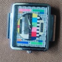 Продавам кварцов часовник ретро телевизор, снимка 2 - Дамски - 45429601