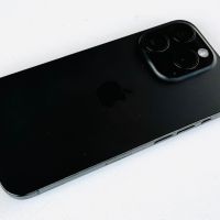 Перфектен! iPhone 15 Pro 128GB Black Titanium ГАРАНЦИЯ!, снимка 1 - Apple iPhone - 45089434