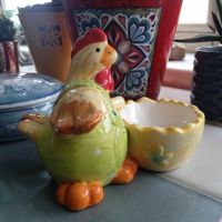 керамична кокошка с кошничка от Италия, снимка 1 - Декорация за дома - 45514986