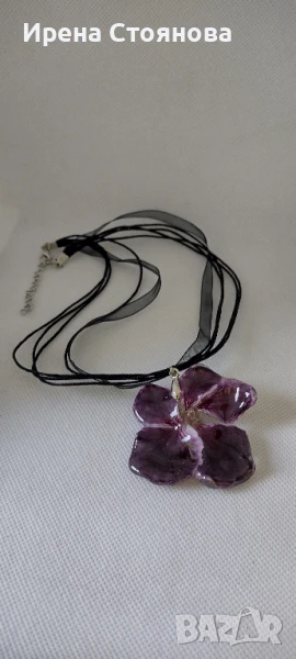 Колие с естествен цвят на Налба. Дължината е максимално 23 см, цвета е с размери 5,5/5 см. , снимка 1