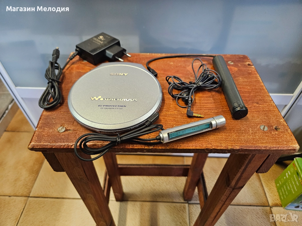 Дискмен SONY D-EJ925 Walkman Portable CD Player Xtra Lightweight Skip G-protection В отлично техниче, снимка 1
