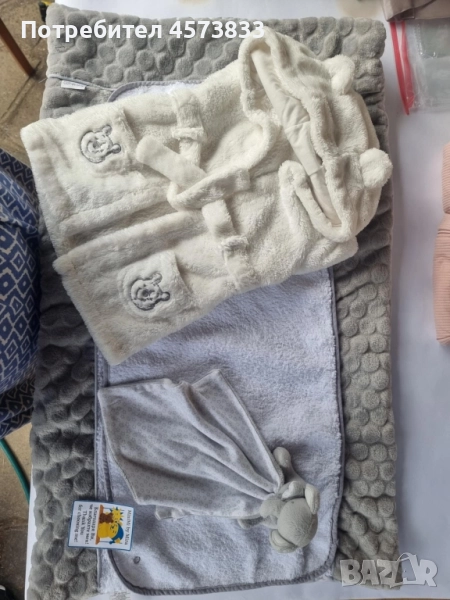 Бебешки комплект – подложка за след баня, халатче с мече и комфортер , снимка 1