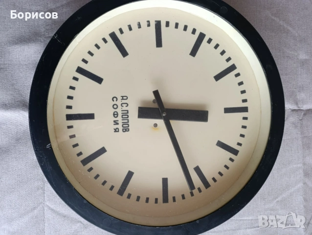 Унтидж стенен часовник