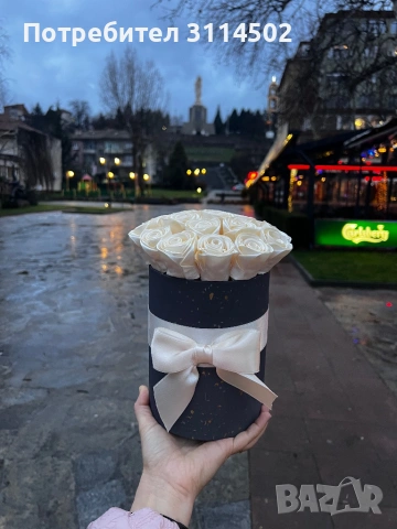 Елегантна кутия с 19 рози, снимка 3 - Подаръци за жени - 53588914