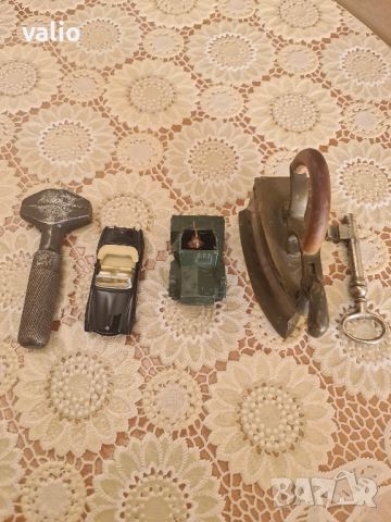 Раздвижен ключ колички и ютия миниатюра , снимка 1 - Антикварни и старинни предмети - 46123423