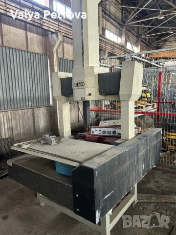 портален координатен измервателен апарат (Coordinate Measuring Machine – CMM) с портална конструкция