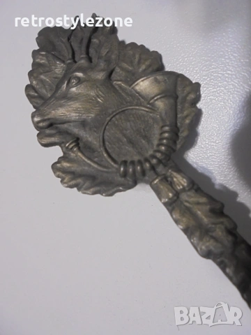 № 8486 СТАРА КАЛАЕНА ЛЪЖИЦА С РЕЛЕФНА ГЛАВА НА ЕЛЕН – ZINN , снимка 2 - Други ценни предмети - 51638490