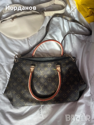 Лот от дамски раници и чанти