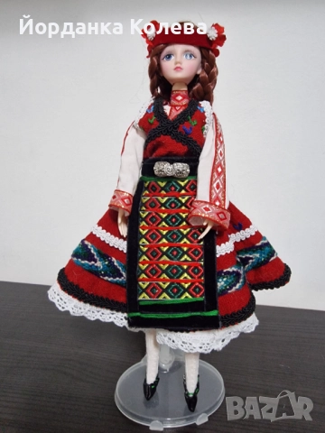Кукла в Добруджанска носия