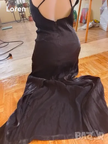 Черна дълга лъскава официална рокля с дълга цепка отзад , снимка 5 - Рокли - 49685876