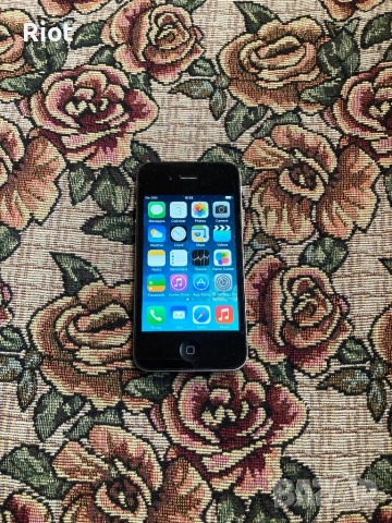 Продавам iPhone 4 