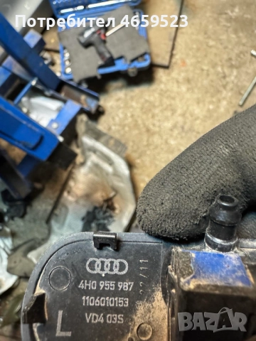 Лява пръскалка на преден капак на Ауди Audi A8 D4 H4 само за 30лв. 4H0955987, снимка 4 - Части - 52541144