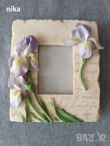 Красива рамка от полирезин с нежни ириси