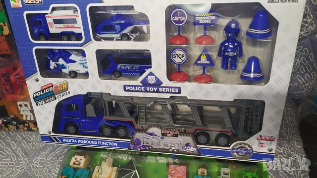 Полицейски тир с коли 