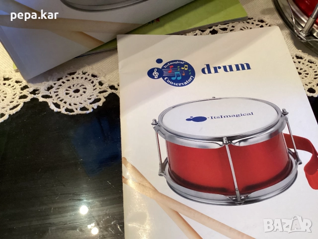 Ново Барабанче в кутия Itstmagical ,с палки и книжка, снимка 2 - Музикални играчки - 51943065