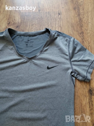 Nike Pro Short Sleeve - страхотна дамска тениска КАТО НОВА M, снимка 3 - Тениски - 51659645