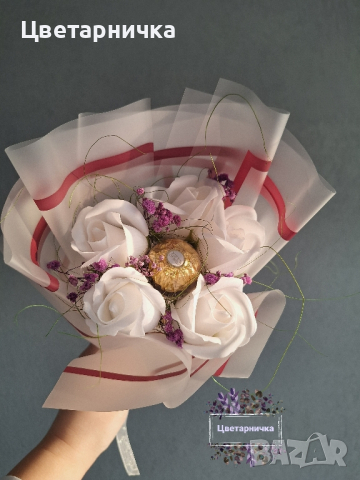 Бюджетни букети от ароматни сапунени рози и бонбон , снимка 1 - Подаръци за жени - 44954618