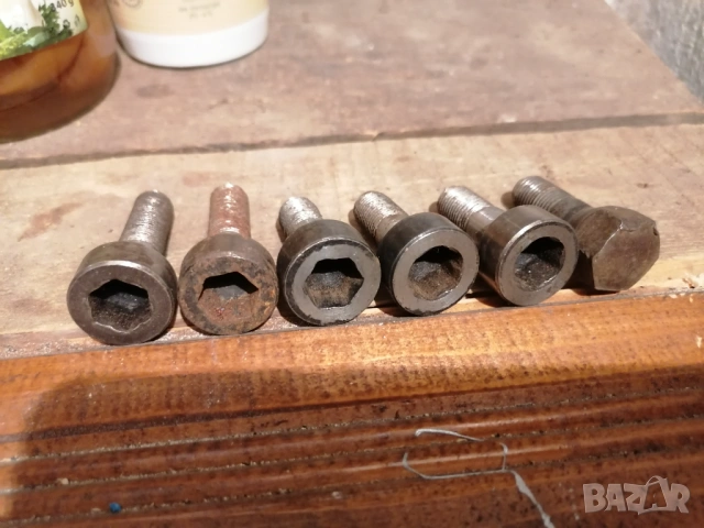 Секретни болтове, снимка 2 - Аксесоари и консумативи - 54171116