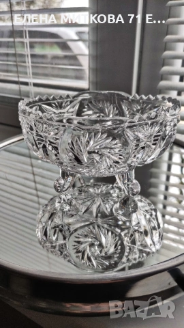 Кристална бонбониера на крачета