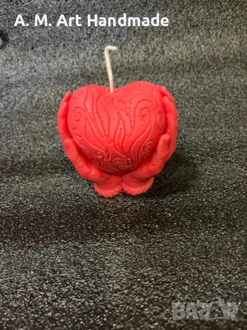 ❤️ „Сърце в длани“ – Ръчно изработена свещ от соев восък, снимка 8 - Романтични подаръци - 53384897