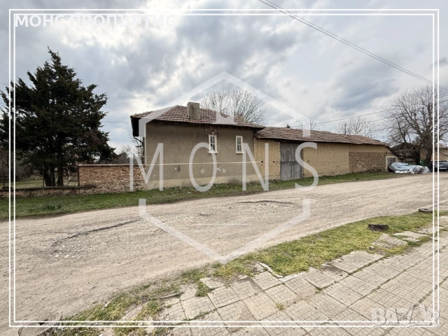 Двуетажна къща с просторен двор в с. Стамболово, обл. Велико Търново, снимка 3 - Къщи - 53970696