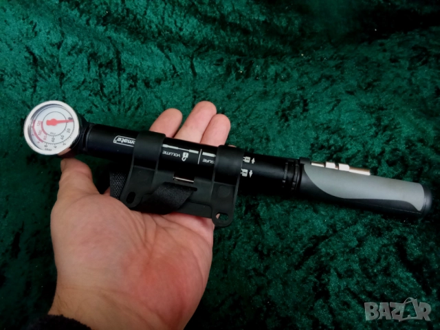 Мини помпа за велосипед Bikemate , включително скоба