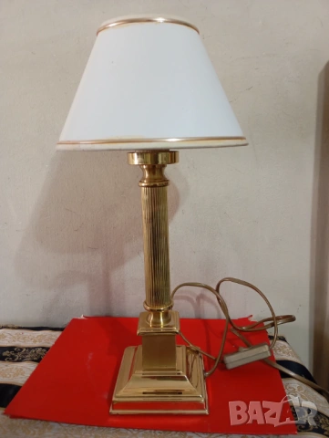 Винтидж настолна лампа