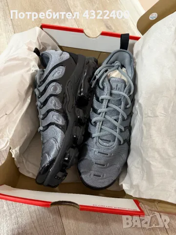 Оригинални обувки Nike Air Vapormax Plus, снимка 3 - Спортни обувки - 48261759