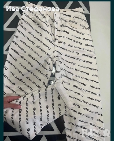 Alexander Wang нови 100% оригинални маркови бели дънки с логото на марката 100% маркови оригинални , снимка 2 - Дънки - 42599063