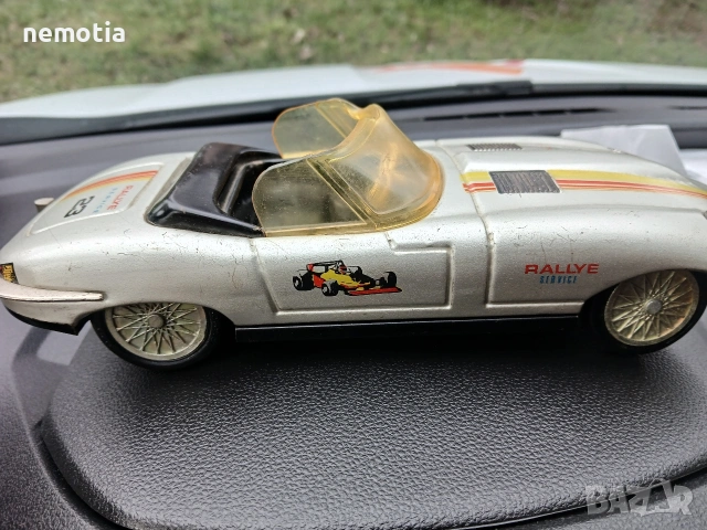 Стара унгарска ламаринена кола