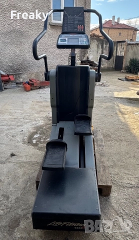 Life Fitness Елиптичен кростренажор  CT9500 Elliptical Cross Trainer CT9500, снимка 2 - Фитнес уреди - 52950179