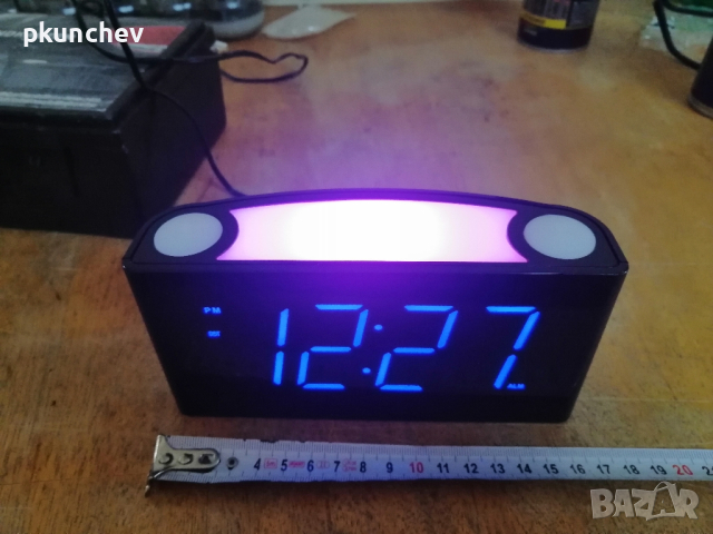 Часовник с LED дисплей и нощна лампа. 
